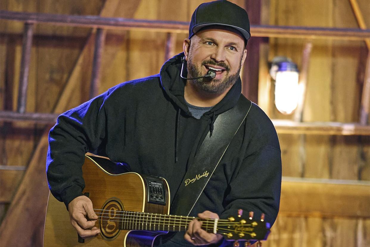 Garth Brooks to Release a New Anthology