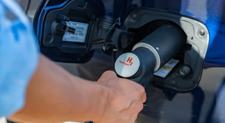 A person refueling a hydrogen car representing Hyzon Motors (HYZN) stock.