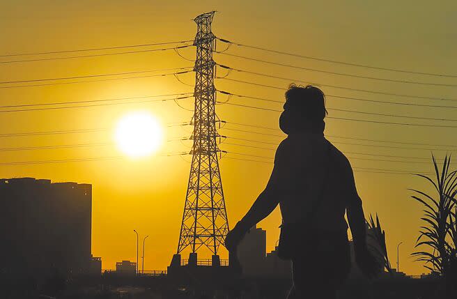 極端氣候影響，近年來高溫時間拉長，台電內部建議夏月電價應提前至5月實施。（本報資料照片）