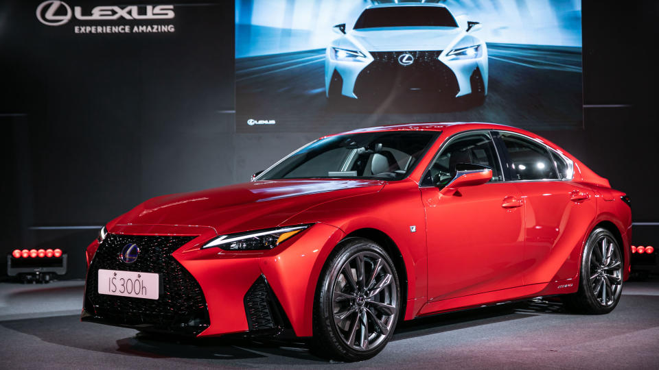 小改款 Lexus IS 300h 三車型 189 萬起全新上市