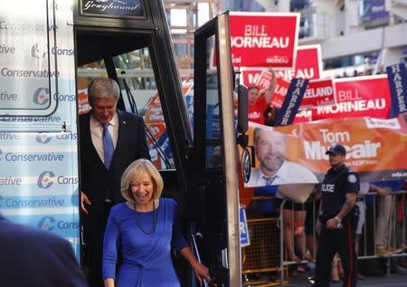 Canada's Conservative Prime Minister Stephen Harper arrives with his wife Laureen at the venue for the Maclean's national leadership debate in Toronto August 6, 2015. Canadians go to the polls on October 19, 2015. REUTERS/Mark Blinch