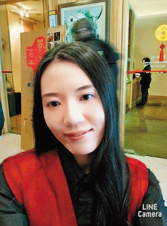 董念台的嫩妻黃逸珊今年35歲，是一名金融業上班族。（董念台提供）