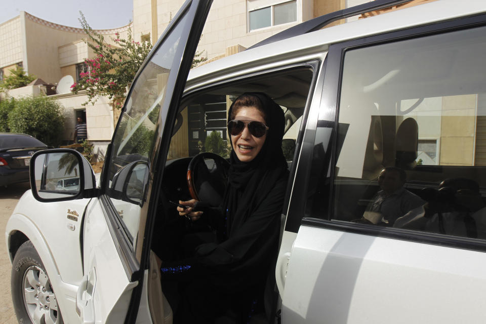 Azza Al Shmasani alights from her car after driving in defiance of the ban in Riyadh on June 22, 2011. (Photo: Fahad Shadeed / Reuters)