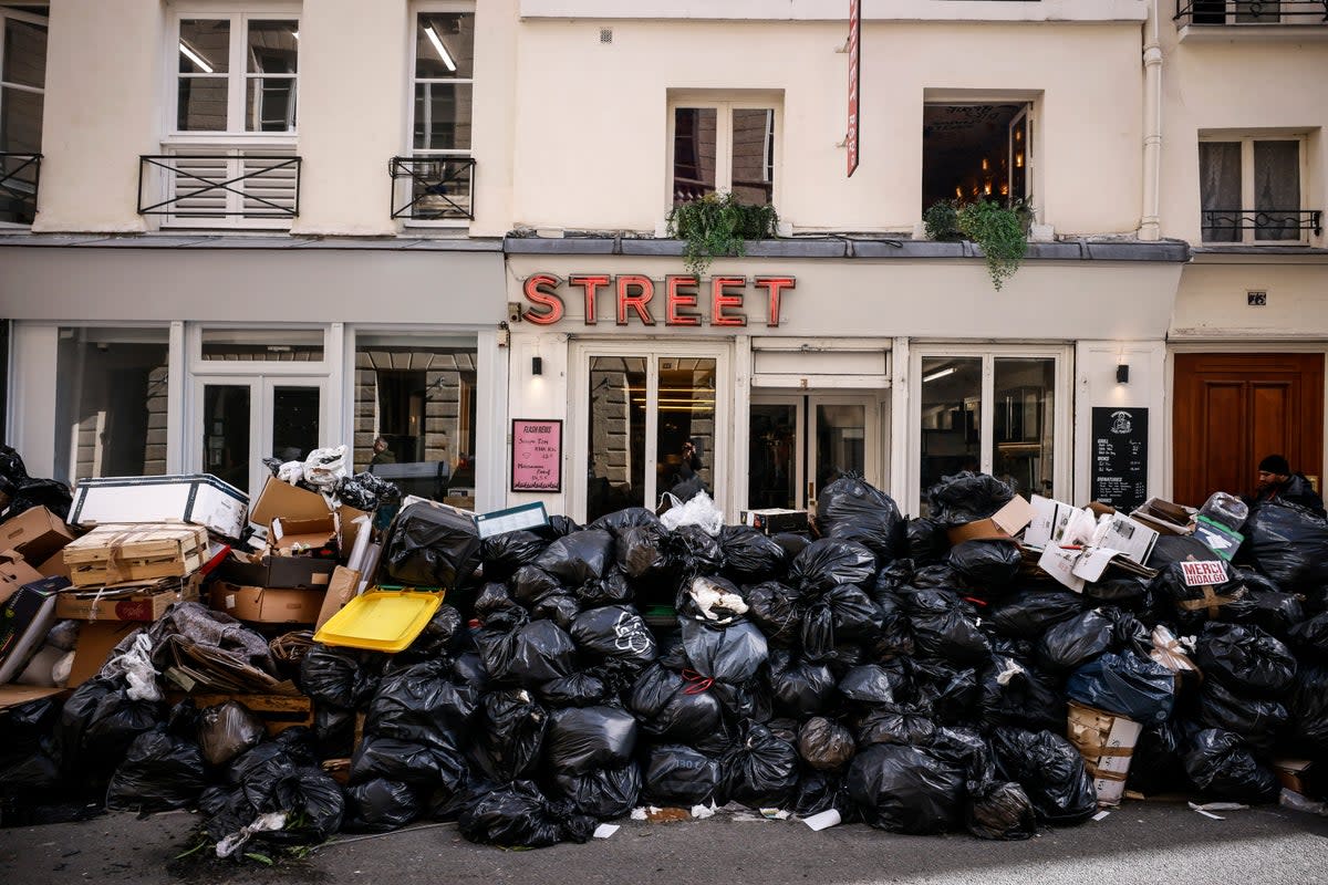 FRANCIA-CIUDAD DE BASURA (AP)