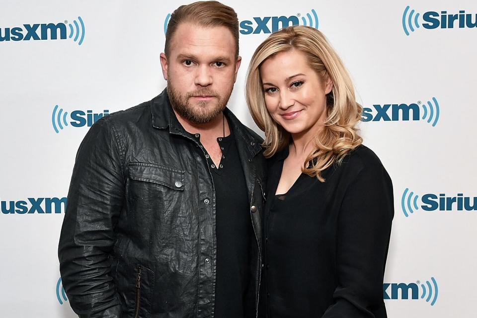NEW YORK, NY - OCTOBER 26: Country music songwriter/vocalist Kyle Jacobs (L) and country musician/TV personality Kellie Pickler visit SiriusXM Studio on October 26, 2016 in New York City. (Photo by Slaven Vlasic/Getty Images)