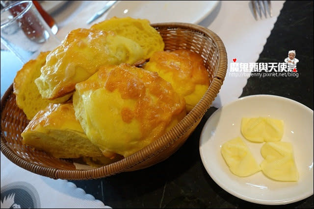 《宜蘭民宿景點美食》礁溪艾德堡~德國城堡民宿．原台北德屋德國餐廳．好吃德國豬腳