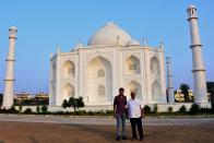 <p>En el edificio se ha usado mármol de makrana, el mismo material con el que fue diseñado el Taj Mahal. (Photo by UMA SHANKAR MISHRA/AFP via Getty Images)</p> 