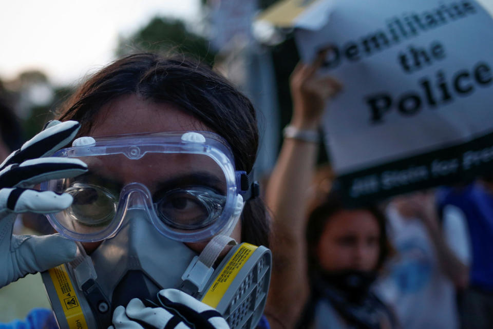 <p>A supporter of Senator Bernie Sanders adjusts his googles and face mask near the perimeter walls of the 2016 Democratic National Convention in Philadelphia, Pennsylvania, July 26, 2016. (Photo: Adrees Latif/Reuters)</p>