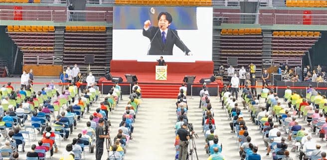 民進黨昨在屏東舉行公投說明會，副總統賴清德表示，3年前若非公投綁大選，台北市長可能已換人。（謝佳潾攝）
