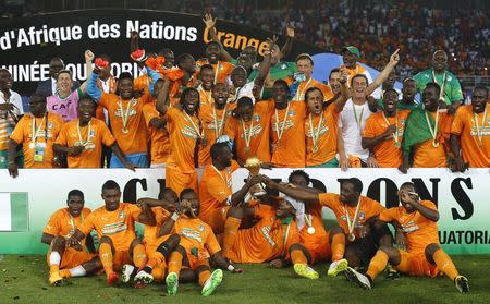 Ivory Coast's players celebrate with the trophy after winning the African Nations Cup final soccer match against Ghana in Bata, February 8, 2015. REUTERS/Amr Abdallah Dalsh