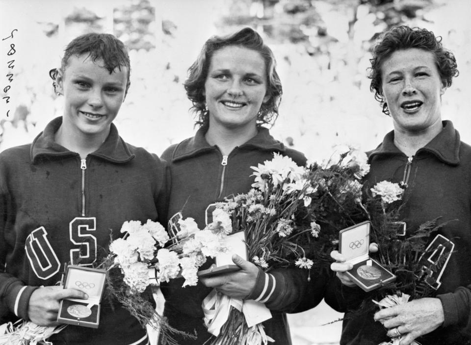 Prestasi Olimpiade Woodrow Wilson Classical High School berawal dari atlet selam Pat McCormick (tengah) yang memenangkan medali emas pada Olimpiade 1952 di Helsinki. (Arsip Bettmann/Getty Images)