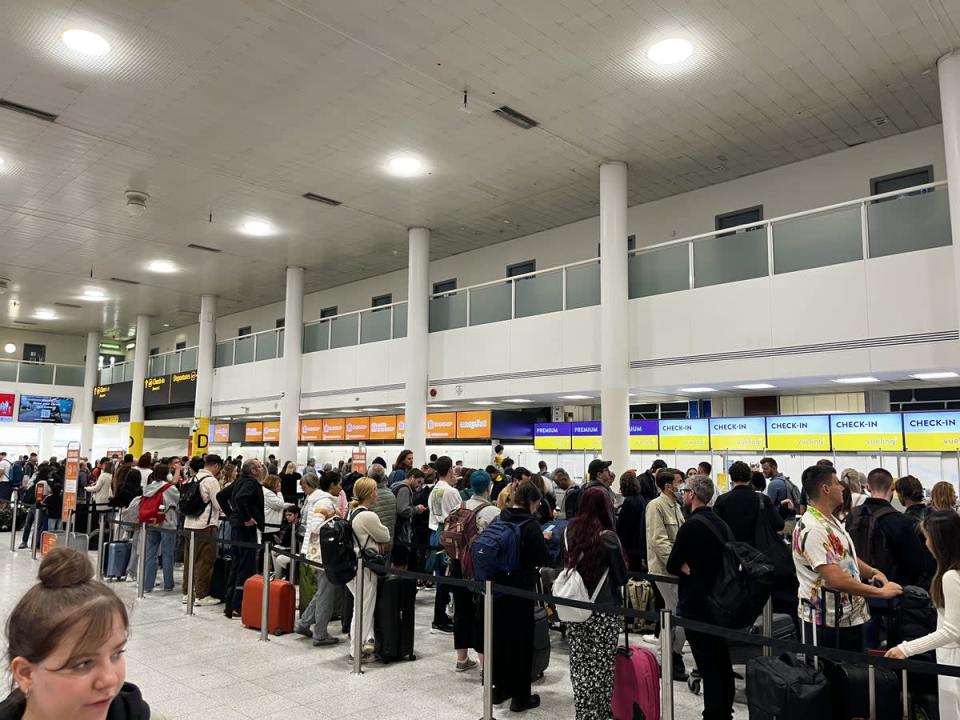 Queues at Gatwick South Terminal during the Jubilee week (Stephen Jones/PA) (PA Wire)
