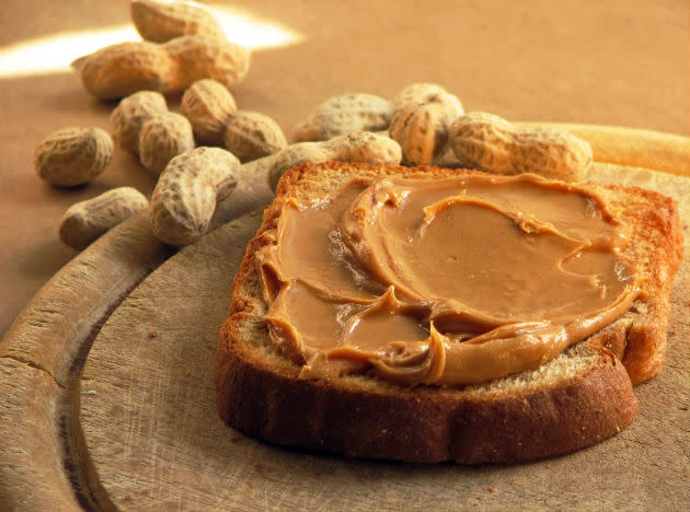 <b>Peanut butter and wheat bread:</b> Peanuts are rich in antioxidants and give you the instant boost of energy you need. Try some home made peanut butter and have it with whole wheat bread for a nutritious and energising breakfast.