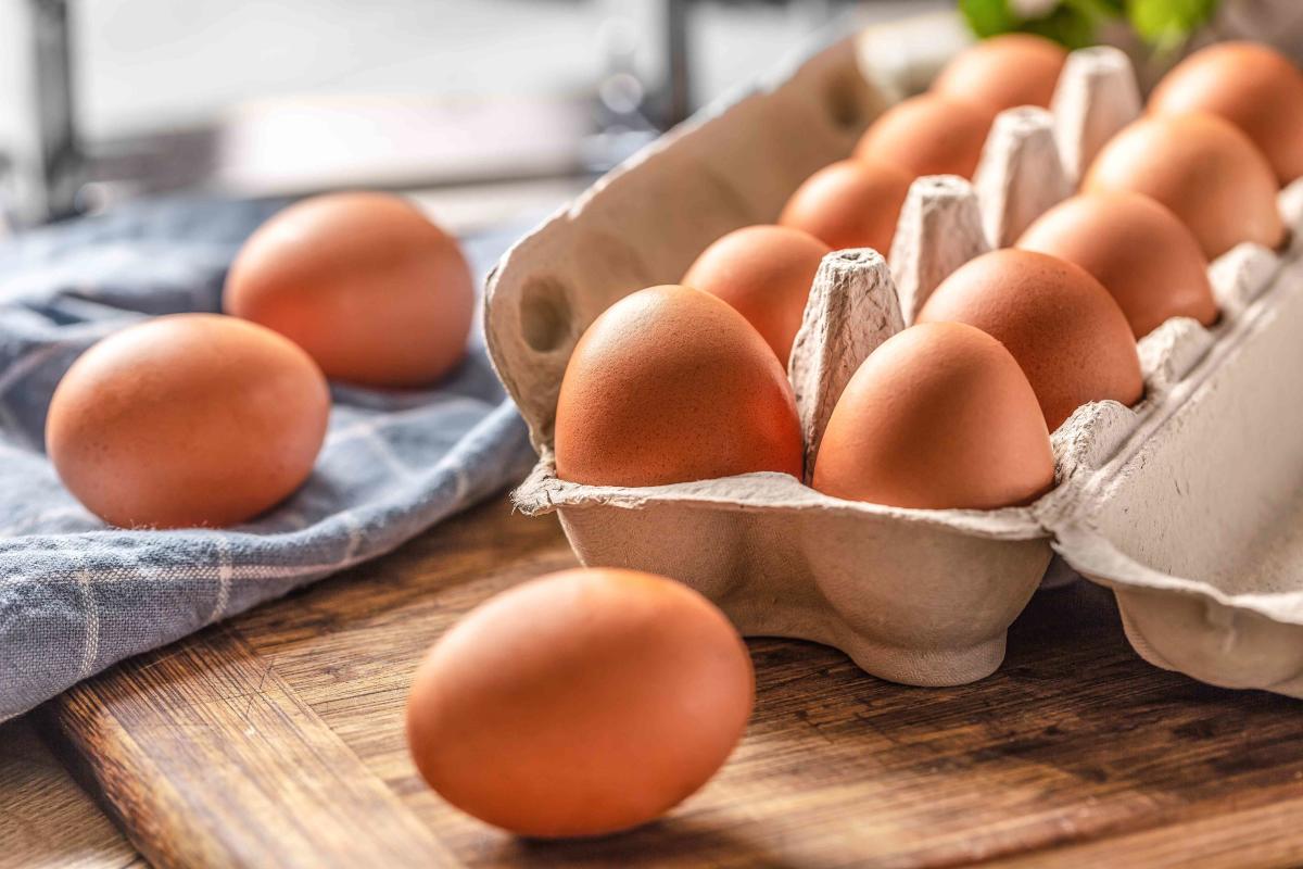 Which Is Better Value: Buying Medium Eggs or Large Eggs? - Maths Careers