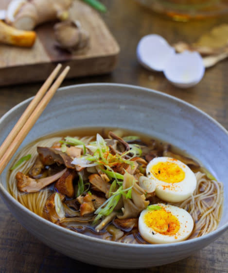 Hot mushroom noodle soup