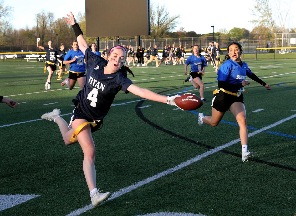 Webster Thomas’s Catherine Rogers reaches for the end zone last season.