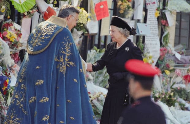<p>Queen Elizabeth II arrives at Diana's funeral.</p>