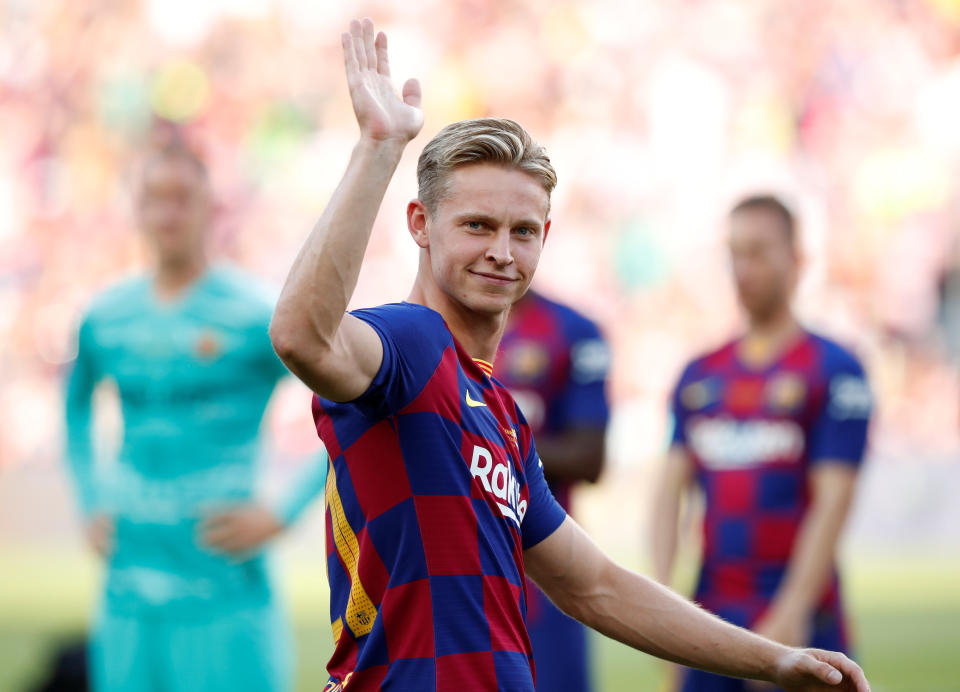 Soccer Football - Joan Gamper Trophy - Barcelona v Arsenal - Camp Nou, Barcelona, Spain - August 4, 2019   Barcelona's Frenkie De Jong waves to fans before the match   REUTERS/Albert Gea