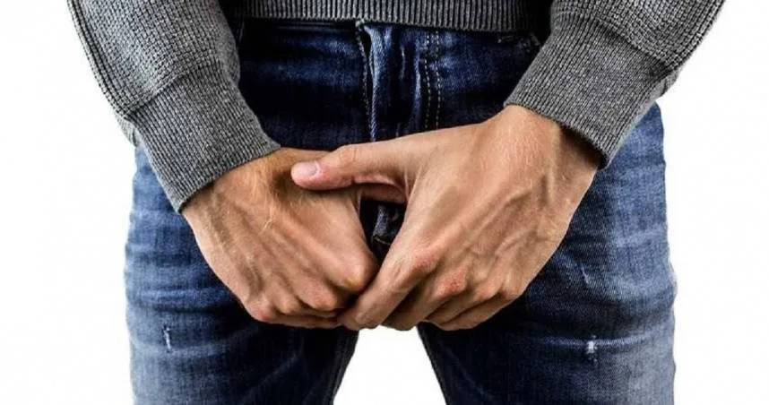 一名50多歲男性近日因尿道疼痛求診，坦承症狀發生在生平第一次嫖妓後的隔天。（示意圖／Pixabay）