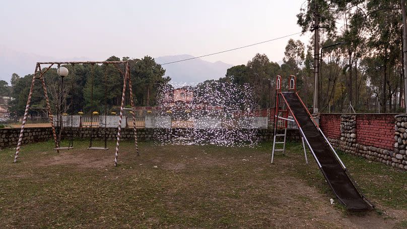 Terrain de jeu de l'Institut de biotech de l'Himalaya, Palampur, Inde. Les PM2,5 étaient de 30 à 40 microgrammes par m3, nettement moins que dans l'aire de jeux de Delhi.