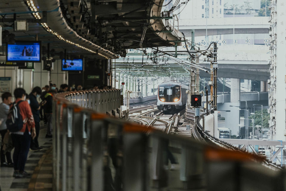 本地｜港鐵周日起加強列車服務 平安夜及除夕夜通宵行車