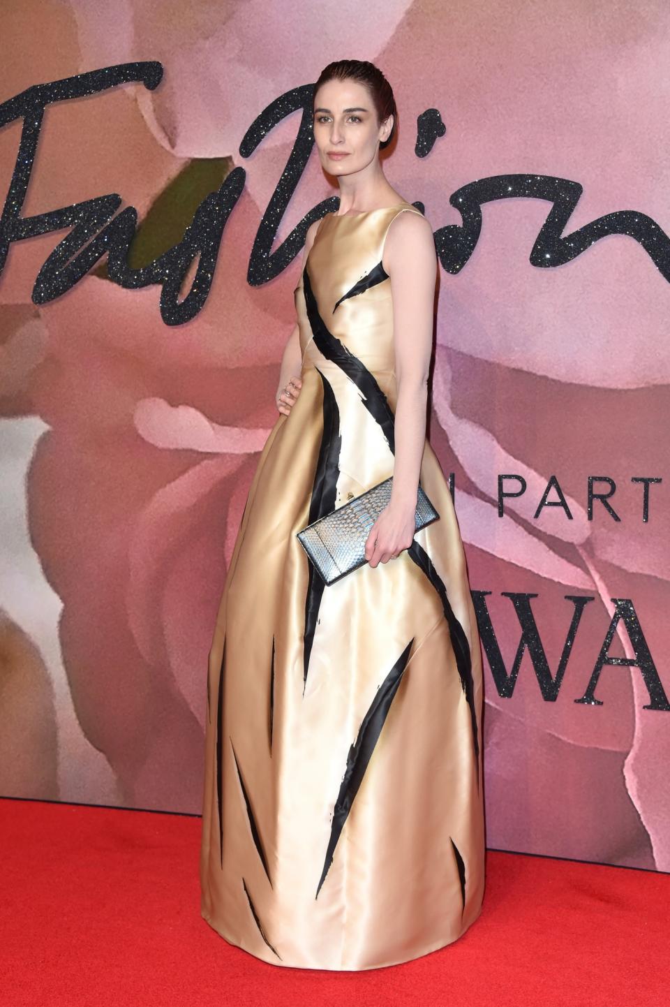 HIT: Erin O’Connor at the Fashion Awards 2016