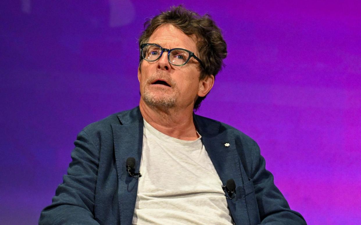 Für sein Engagement in der Parkinson-Forschung wurde Michael J. Fox in München auf dem Start-up-Festival "Bits & Pretzels HealthTech" mit einem Preis ausgezeichnet. (Bild: 2023 Getty Images/Hannes Magerstaedt)