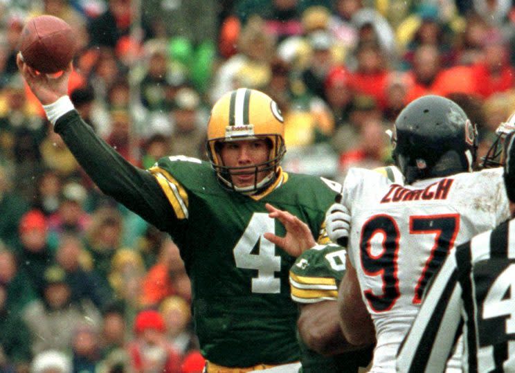 Brett Favre threw five touchdowns in a win over the Chicago Bears on Nov. 12, 1995 (AP)