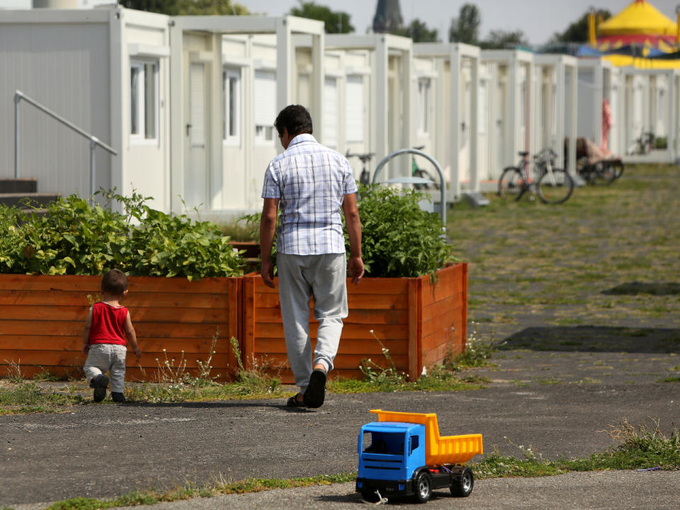 Bis Ende Juni 2018 gab es 627 Attacken auf Flüchtlinge und 77 auf Flüchtlingsunterkünfte. (Bild-Copyright: Adam Berry/Getty Images)