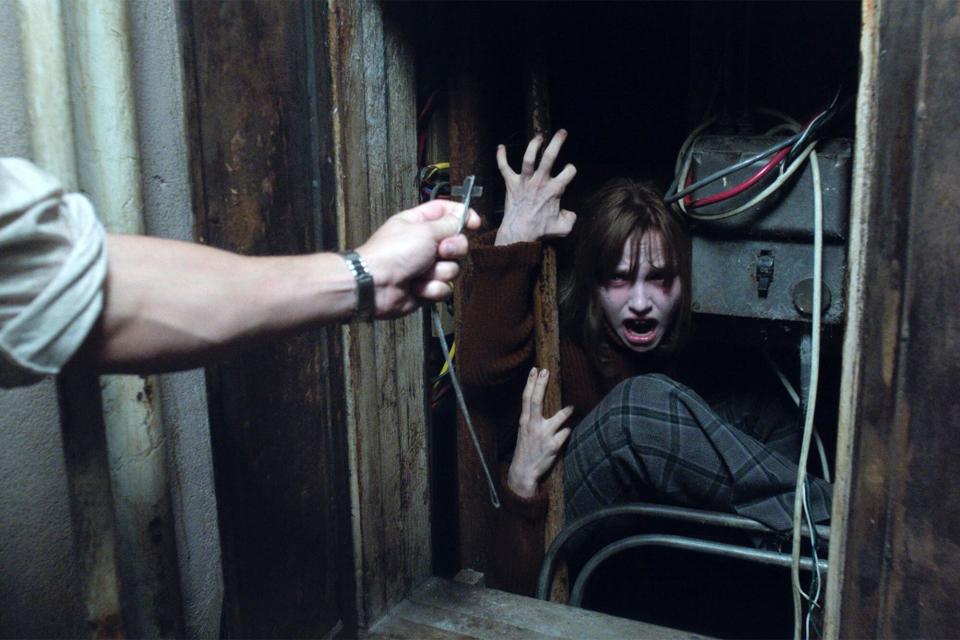 THE CONJURING 2, from left: Patrick Wilson (arm), Madison Wolfe, 2016. © New Line Cinema / courtesy