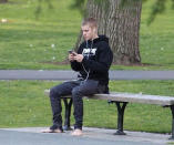 <p>The moody pop star had Beliebers worried when he was snapped in May 2016 walking around Boston Common and Public Garden looking like he didn’t have a luxury suite at the Four Seasons to call his own. (Photo: Twitter) </p>