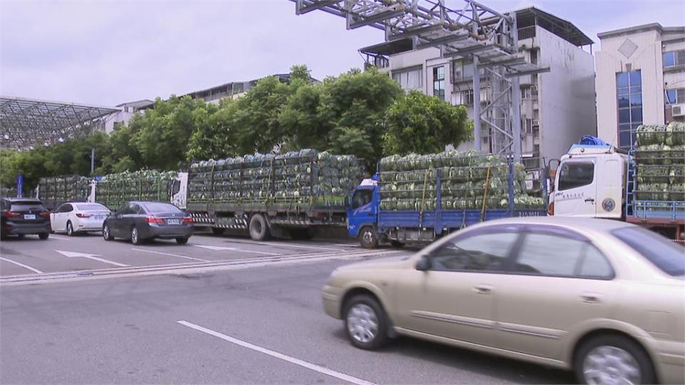 進市場需實聯制.消毒　買菜民眾2層口罩戴緊緊