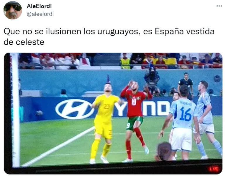 Los memes de la vestimenta celeste de España ante Marruecos