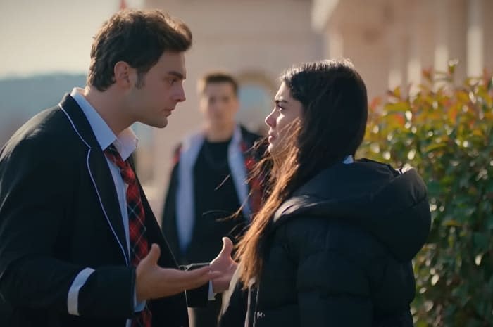 Ömer y Süsen rompe y la chica le hace creer que sale son Sarp en Hermanos