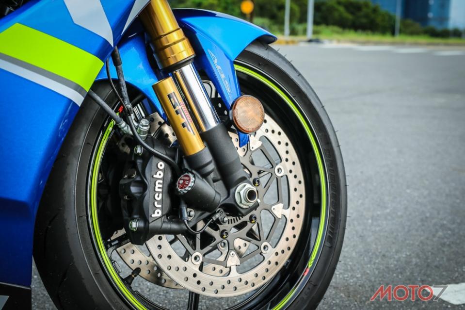 GSX-R1000R 搭載SHOWA BFF與BFRC懸吊系統。