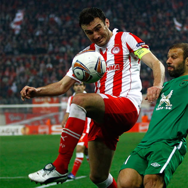 Nom: Vassilis Torossidis<br>Poste: Défenseur<br>Date de naissance (Âge): 10/06/1985 (26)<br>Numéro: 15<br>Club: Olympiacos (Grèce GRE)