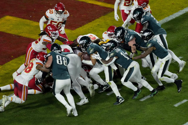 NFL: Jalen Hurts finds DeVonta Smith for touchdown in Philadelphia Eagles  win - BBC Sport