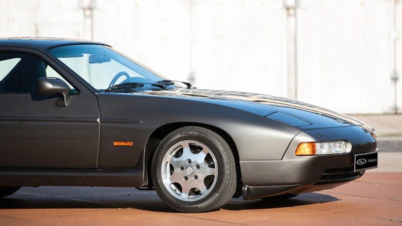 Front end of a grey 1989 Porsche 928 GT Flachbau