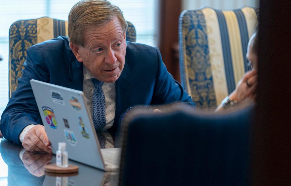 Jim Brainard chats with staffers during a regular meeting at City Hall, Tuesday, Sept. 13, 2022, on the day Brainard, Carmel’s longtime mayor, announced he’s not seeking reelection. 