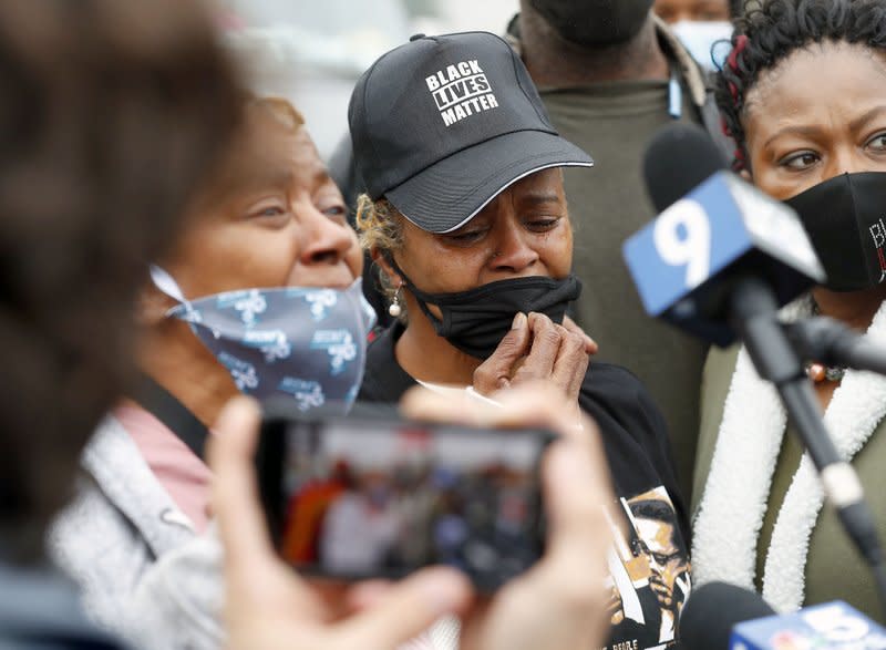 Sherrellis Sheria Stinnette, grandmother of Marcellis Stinnette, 19, speaks to the media during a protest rally for Marcellis Stinnette who was killed by Waukegan Police last Tuesday in Waukegan, Ill., Thursday, Oct. 22, 2020. (Brian Hill/Daily Herald via AP)