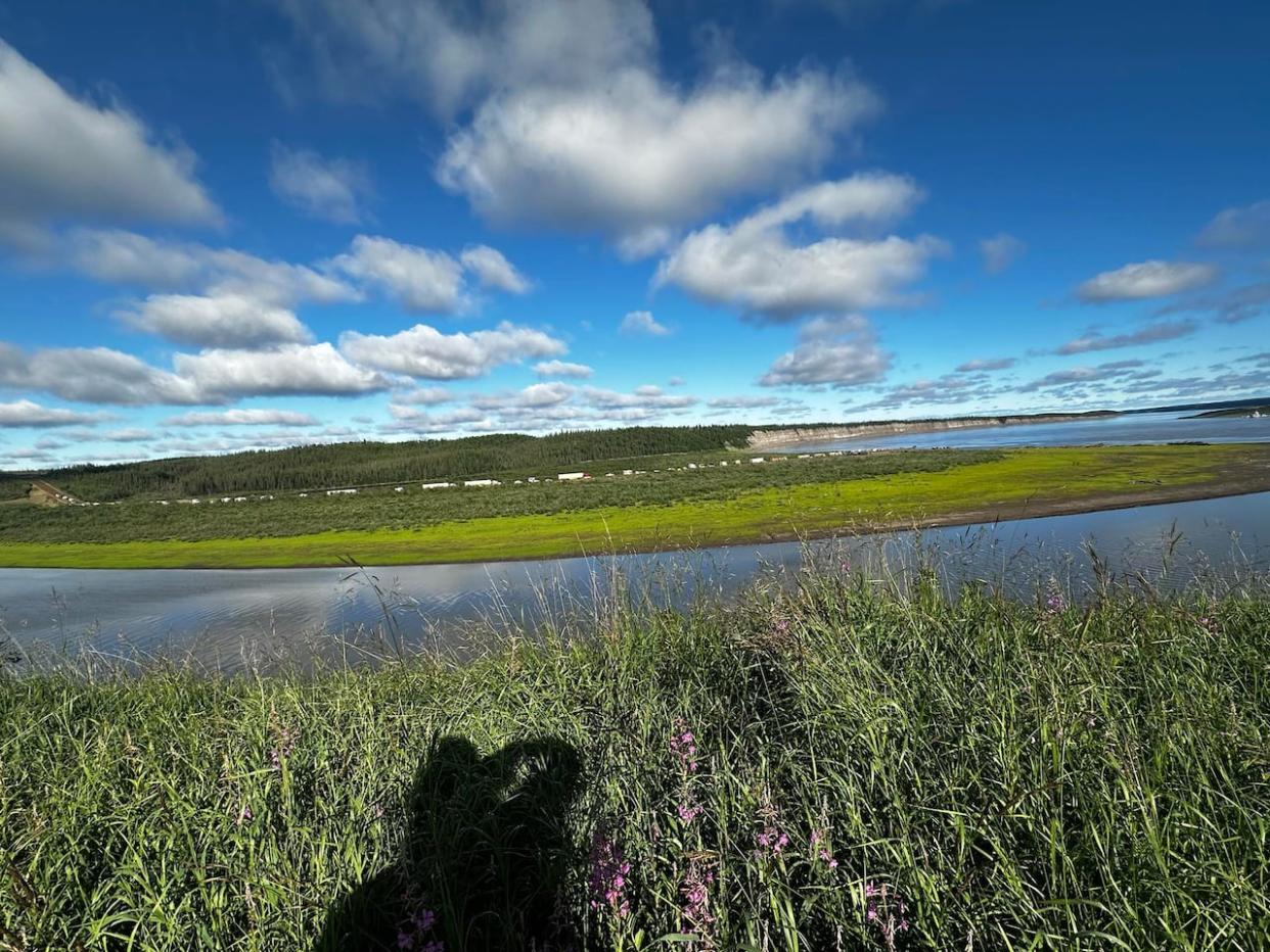 Vehicles can be seen lined up waiting to for the MV Louis Cardinal ferry in Tsiigehtchic, N.W.T., after service was halted last week due to a mechanical issue. (Shrone Van Loon - image credit)