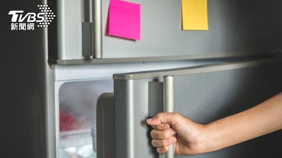 網友建議可以將廚餘先放置冰箱。（示意圖／shutterstock達志影像）