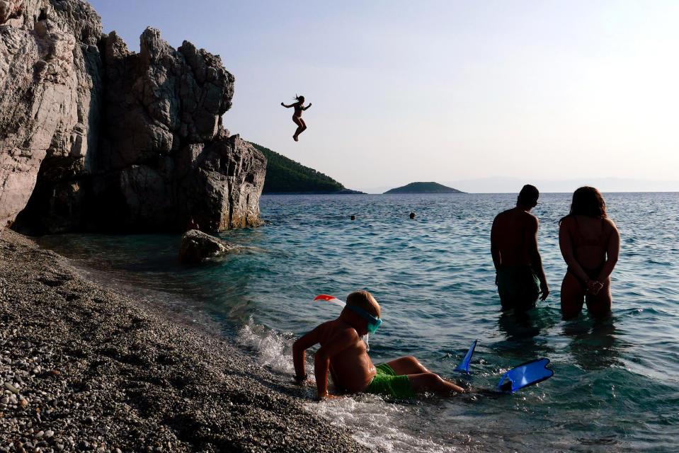 Un estudio asegura que unas vacaciones largas pueden contribuir a aumentar tu esperanza de vida reduciendo el riesgo de padecer problemas cardiovasculares. (Foto: REUTERS/Costas Baltas)