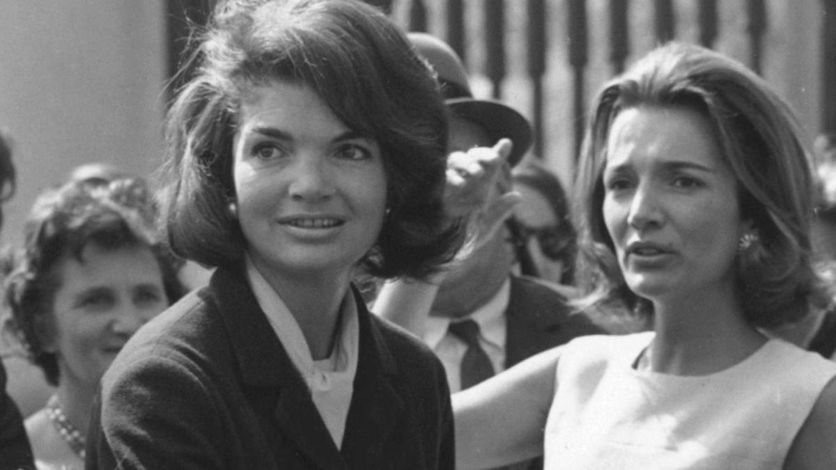 New Book Delves Deep Into Sibling Rivalry Between Jackie Kennedy and Lee  Radziwill