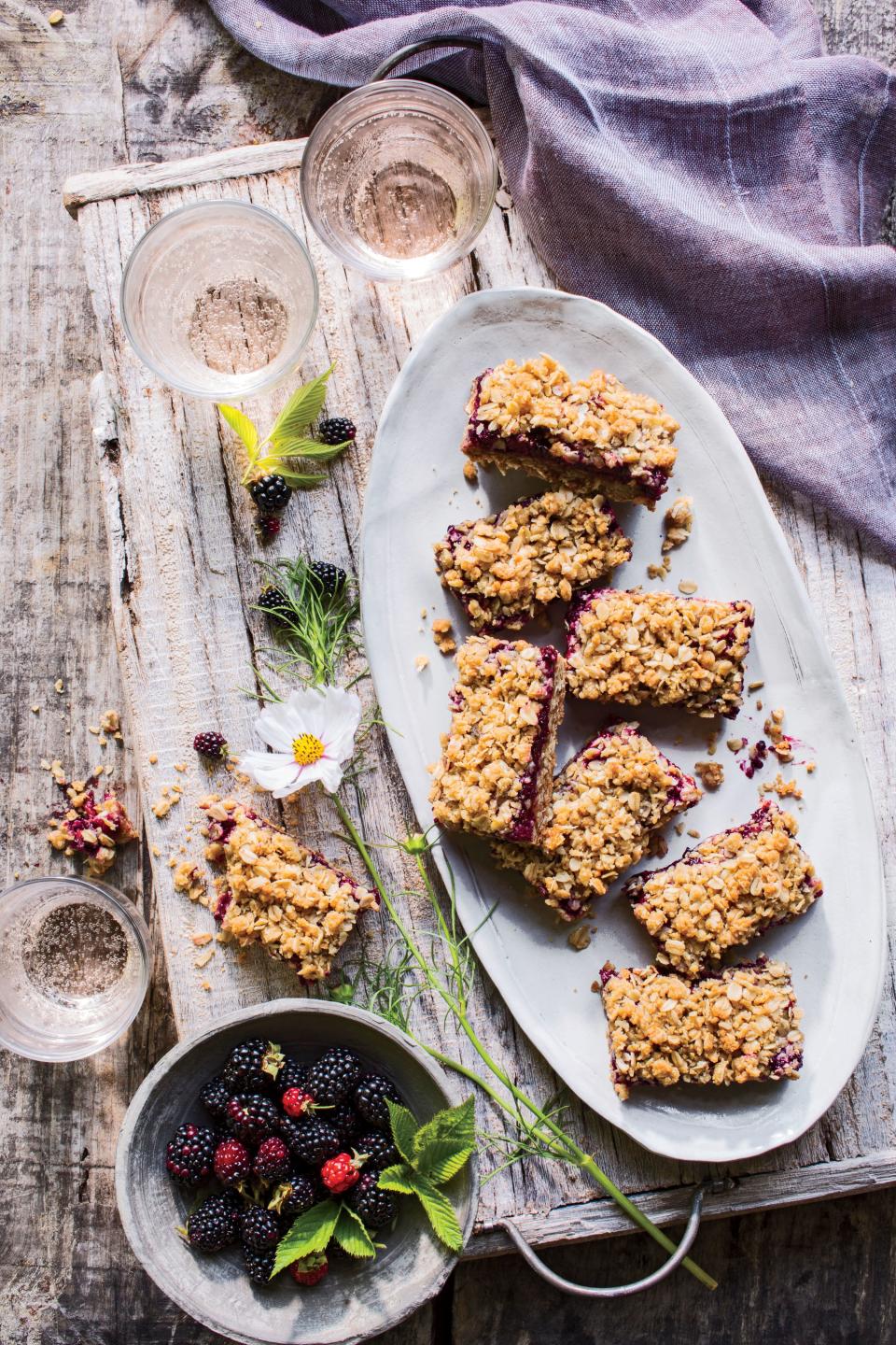 Blackberry-Oat Crumble Bars