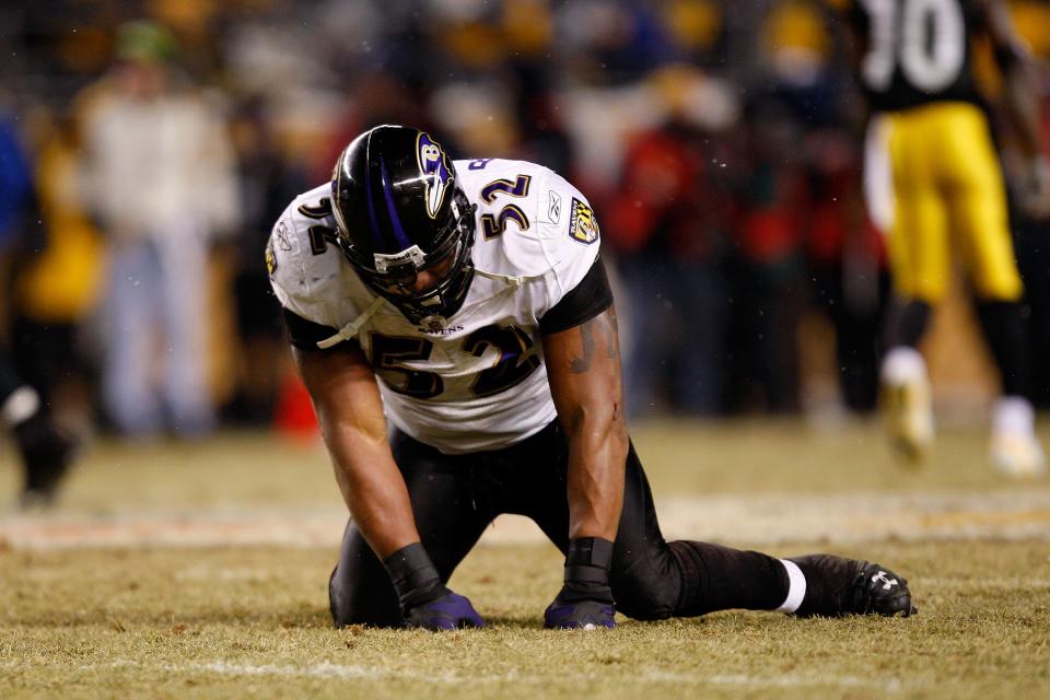PITTSBURGH - JANUARY 18: Ray Lewis #52 of the Baltimore Ravens reacts after he dropped a potenial interception against the Pittsburgh Steelers during the AFC Championship game on January 18, 2009 at Heinz Field in Pittsburgh, Pennsylvania. (Photo by Streeter Lecka/Getty Images)