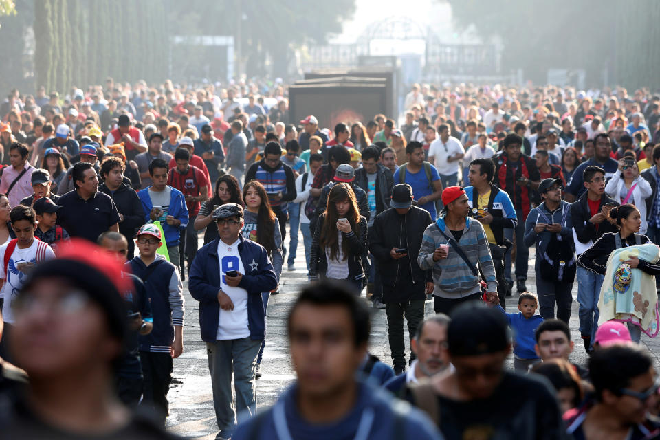 People play Pok&eacute;mon Go during a gathering to celebrate "Pok&eacute;mon Day" in Mexico City, Mexico, in August 2016. (Photo: Carlos Jasso / Reuters)