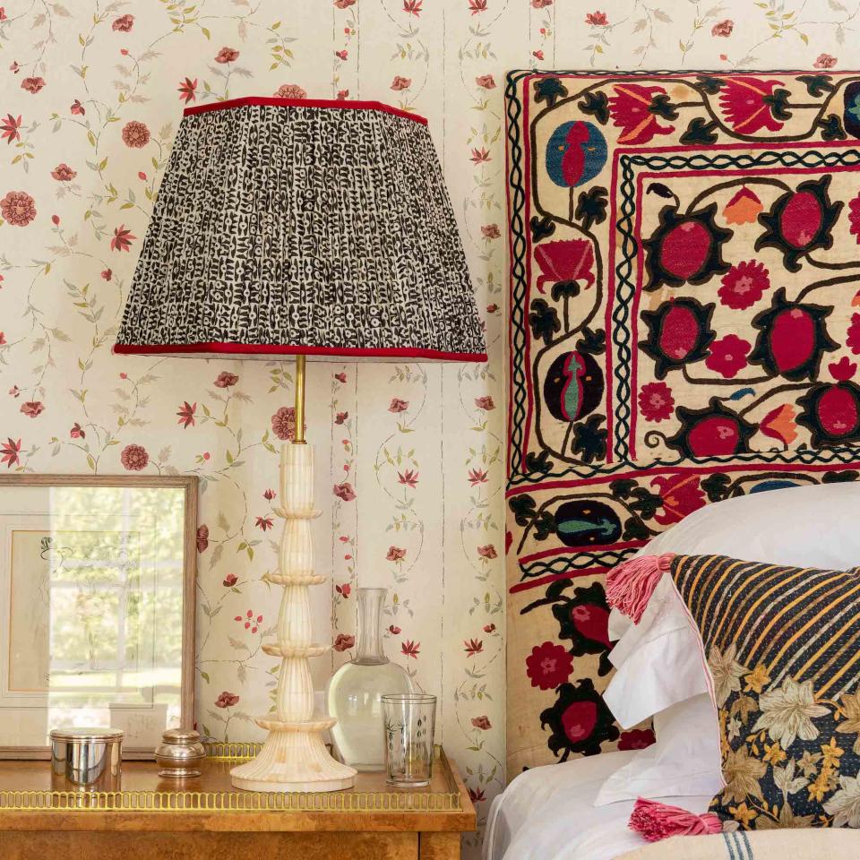 BRIGHTEN A BEDSIDE TABLE WITH A PRETTY LAMP