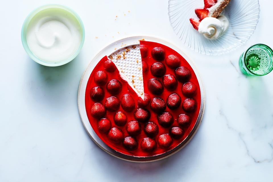 Retro Strawberries-and-Cream Pretzel Tart