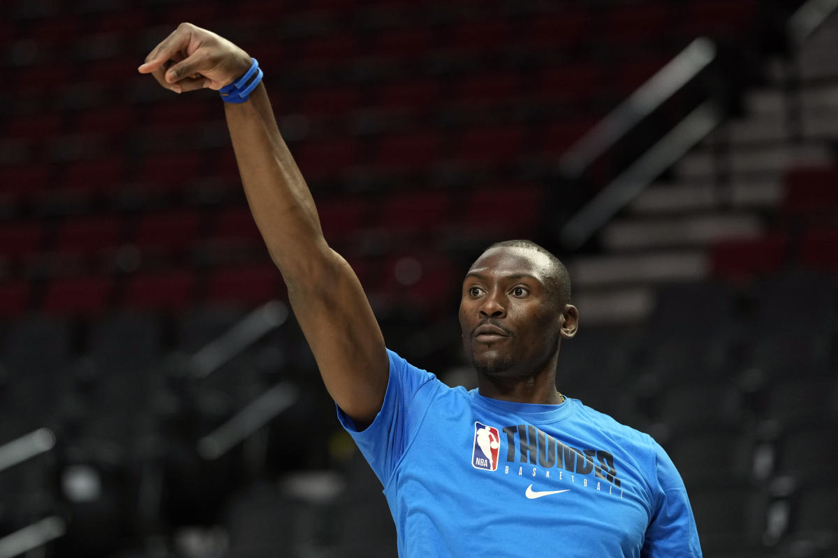 Thunder C Bismack Biyombo cites dehydration after collapsing on sideline: 'There's nothing to worry about' - Yahoo Sports